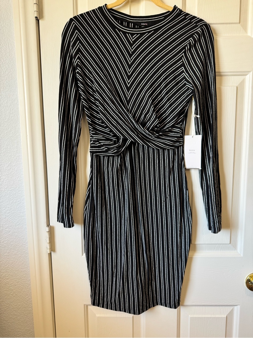 NWT BlāShe Black & White Striped Twist-Front Long-Sleeve Dress